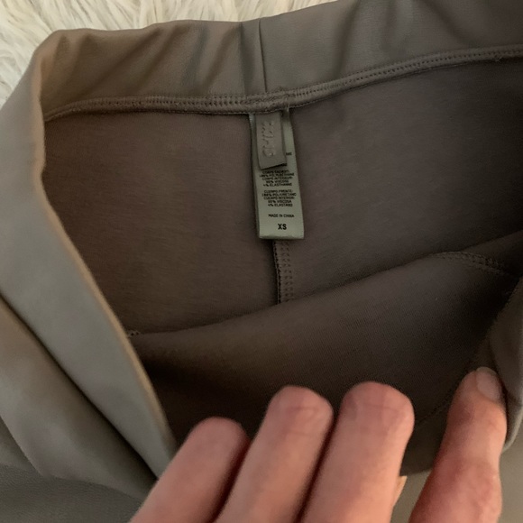 Skims Faux Leather Set - Picture 6 of 12